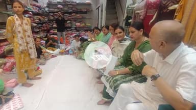 जगाधरी: जीएसटी दरें कम करने के चलते रेलवे रोड पर निगम मेयर ने दुकानदारों से की मुलाकात