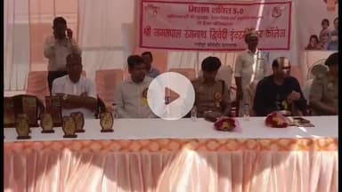 प्रतापगढ़: रामापुर कोहड़ौर में मिशन शक्ति अभियान के तहत डीएम-एसपी ने छात्राओं से संवाद किया, बालिकाओं को किया सम्मानित