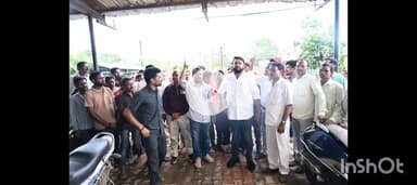 बेमेतरा: बेमेतरा के बिजली ऑफिस का किसानों ने बिजली समस्या को लेकर किया घेराव