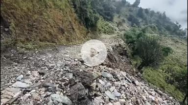 कांडा: सौग मुनार, खडीयाधार मोटर मार्ग विगत कई दिनों से बंद, ग्रामीणों को हो रही हैं काफी परेशानियां