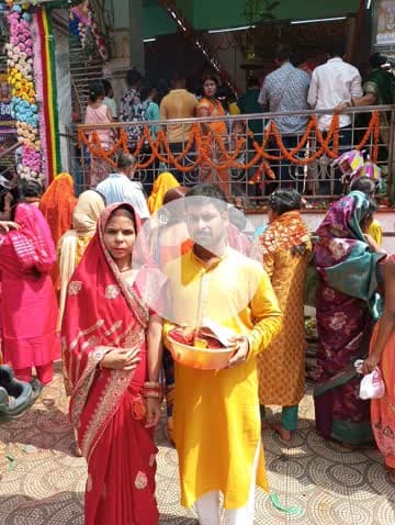 शारदीय नवरात्र के पावन अवसर पर ब्रह्मर्षि चेतना मंच प्रवक्ता सह युवा नेता एडवोकेट प्रणव कुमार ने शादीपुर की बड़ी दुर्गा महारानी का दर्शन किया