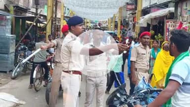 झाझा: झाझा में दुर्गापूजा के दौरान ट्रैफिक उल्लंघन पर पुलिस ने अपनाया कड़ा रुख