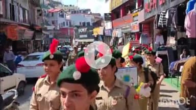 सोलन: गर्ल्स स्कूल सोलन की छात्राओं ने स्वच्छता के महत्व के बारे में जागरूकता के लिए मॉल रोड़ पर निकाली रैली