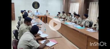 बेमेतरा: दुर्ग रेंज के आईजी ने बेमेतरा भ्रमण के दौरान जिले के राजपत्रित अधिकारियों एवं थाना चौकी प्रभारी की महत्वपूर्ण बैठक ली