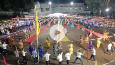 सागर नगर: पुलिस प्रशिक्षण शाला में दुर्गा पूजा पर गरबा रास में थिरके नव आरक्षक, एसपी लवली सोनी ने दिए पुरस्कार