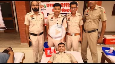 नाथूसरी चौपटा: डिंग थाना में सेवा पखवाड़े के तहत रक्तदान शिविर, थाना प्रभारी ने रक्तदान कर किया शुभारंभ