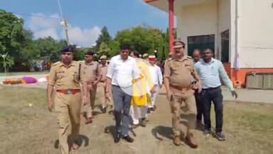 गाज़ीपुर: गाजीपुर के लंका मैदान में दशहरा मेले का निरीक्षण किया डीएम और एसपी ने, सुरक्षा व व्यवस्थाओं को लेकर दिए निर्देश