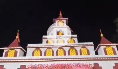 मेदिनीनगर (डालटनगंज): मेदिनीनगर में दुर्गा पूजा शुरू, पंडालों के कपाट खुले, माँ ने दिए दर्शन