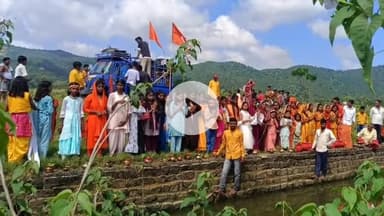किस्को: कलश यात्रा के साथ नदी से जल लाकर की गई महासप्तमी पूजा