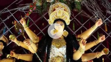 गिरिडीह: स्टेशन रोड मंडप समेत सभी दुर्गा पूजा पंडालों में नवरात्र पर माँ कालरात्रि की हुई पूजा