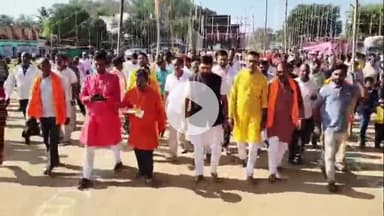 मयूरहंड: चतरा जिला परिषद के उपाध्यक्ष बिरजू तिवारी ने मयूरहंड में कलश यात्रा में भाग लिया