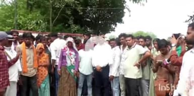झाबुआ: ग्राम खेड़ा में मिले युवक-युवती के शव, बड़ी संख्या में ग्रामीण पहुंचे एसपी कार्यालय झाबुआ