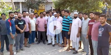 बागपत: कस्बा टटीरी के लोगों ने बिजली आपूर्ति को लेकर बिजली घर टटीरी पर किया हंगामा प्रदर्शन