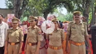 फरेंदा: ग्राम सभा नैनसर में मिशन शक्ति टीम ने चौपाल लगाकर महिलाओं और बच्चियों को किया जागरूक