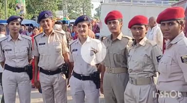 संपतचक: दुर्गा पूजा के मौके पर गौरीचक पुलिस ने विधि व्यवस्था बनाए रखने के लिए निकाला फ्लैग मार्च