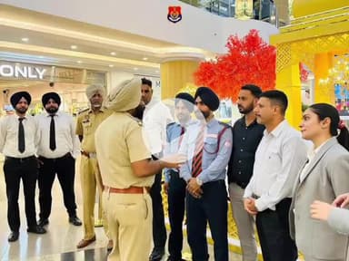 ਲੁਧਿਆਣਾ ਪੂਰਬੀ: ਸਰਾਭਾ ਨਗਰ ਲੁਧਿਆਣਾ ਪੁਲਿਸ ਵੱਲੋਂ ਤਿਉਹਾਰਾਂ ਦੌਰਾਨ ਲੋਕਾਂ ਦੀ ਸੁਰੱਖਿਆ ਲਈ ਚਲਾਈ ਗਈ ਵਿਸ਼ੇਸ਼ ਮੁਹਿੰਮ