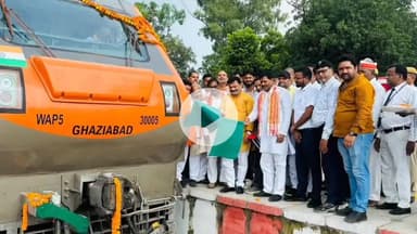 कप्तानगंज: कुशीनगर जनपदवासियों को मिली बड़ी सौगात, कप्तानगंज जंक्शन से आनंद विहार टर्मिनल के लिए नई ट्रेन का शुभारंभ