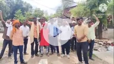 खुरई: कोकलवारा और नरोदा के बीच शास. जमीन ओर कब्ज़ा कर रास्ता बंद करने और धमकी देने के विरोध में तहसीलदार को सौंपा ज्ञापन