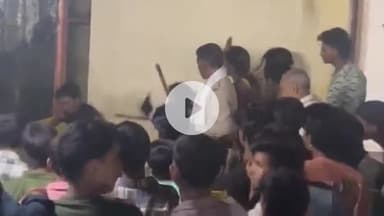 धनौरा: गजरौला में रामलीला मंच के पास मामूली विवाद के चलते पुलिस की मौजूदगी में जमकर चले लाठी-डंडे