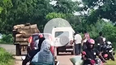 ବାଲିପାଟଣା: କାଠ ବୋଝେଇ ଟ୍ରାକ୍ଟରକୁ ଗୋଡ଼ାଇ ଧରିଲା ବାଲିପାଟଣା ପୁଲିସ