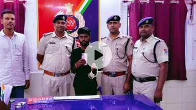 बक्सर: आरपीएफ ने बक्सर रेलवे स्टेशन से मोबाइल चोर को गिरफ्तार किया