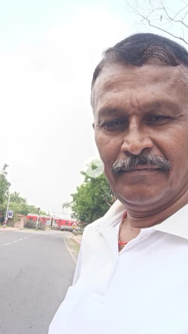 हमारी जिंदगी भी रेल की तरह है। स्वस्थ हैं तो जिंदगी की पटरी पर पर दौड़ती हुई आगे बढ़ती है अन्यथा.......🙏