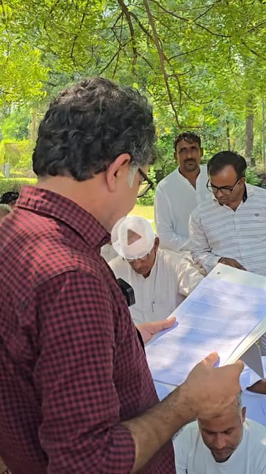 किसानों के द*बाव में आकर कृषि विभाग के SDO ने कृषि विभाग और रिलायंस कंपनी के कर्मचारियों के खिलाफ F*I*R दर्ज करने के लिए जो रिपोर्ट तैयार की,वो किसानों के बीच में पढ़ते हुए।