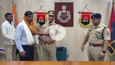 अमरोहा: अमरोहा के एसपी ने पुलिस विभाग से रिटायर्ड दरोगा को शॉल उड़ाकर दी विदाई