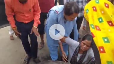 बीना: गांधी चौराहे पर महिला ने आत्मदाह करने की कोशिश की, पुलिस पर नकली जेवर देने का आरोप लगाया