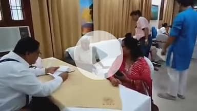 झांसी: बुंदेलखंड विश्वविद्यालय में महान स्वतंत्रता सेनानी रामनाथ खेड़ा की स्मृति में निःशुल्क स्वास्थ्य शिविर का आयोजन