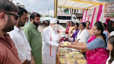 सागर नगर: सेवा पखवाड़ा अभियान: स्वदेशी उत्पादों की प्रदर्शनी में विधायक शैलेंद्र जैन ने मातृशक्ति के प्रयासों की सराहना की