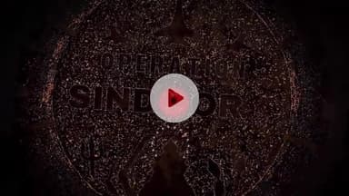 ગાંધીનગર: સે-11 કેસરિયા ગરબામાં 51 હજાર દિવળાની દિવ્ય આરતી, ઓપરેશન સિંદૂરની ઝલક જોવા મળી