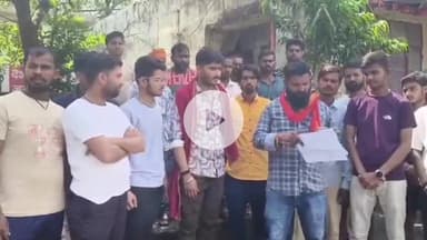 बीना: खिमलासा थाने के बाहर युवाओं का प्रदर्शन, चोरियों पर अंकुश लगाने के लिए सौंपा ज्ञापन