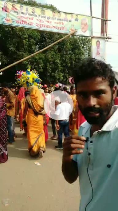 तेलिया मंदिर के पास शरबत पानी पिला रहे है | पूर्व प्रत्याशी जितेंद्र कुशवाहा 
#viralvideo