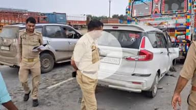 झांसी: दिगारा के पास ट्रक और कार की आमने-सामने भिड़ंत, कार सवार 4 में से 1 की मौत, 3 घायल