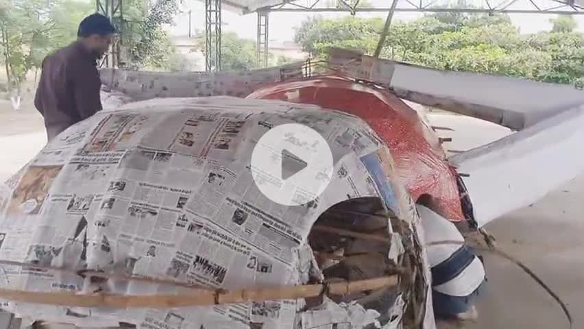 कसरावद: नगर परिषद द्वारा पहली बार तैयार कराया जा रहा दस सिर का रावण कलाकारों ने पुतले को दिया अंतिम आकार #ravan