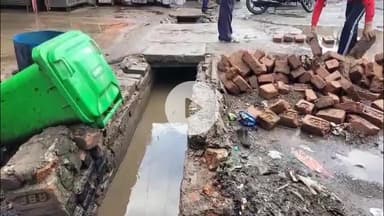 कोडरमा: कोडरमा स्टेशन के समीप नाली रिपेयरिंग की गुणवत्ता पर स्थानीय लोगों ने उठाया सवाल  #jansamasya