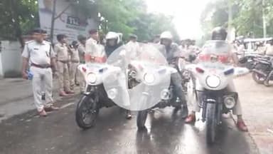 मुशहरी: दशहरा मेले को लेकर शहर में निकाला गया फ्लैग मार्च