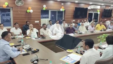 जौनपुर: डीएम जौनपुर ने निर्माण कार्य को मानक के अनुरूप कराने की दी सलाह