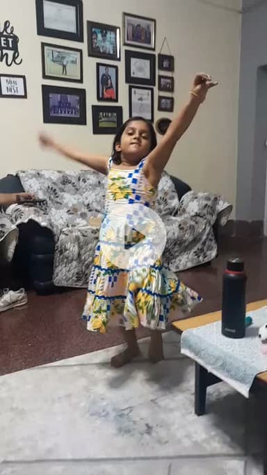 हमारी छोटी पोती आराध्या जी की क्रियाशीलता का जवाब नहीं। खुद देखिए मित्र