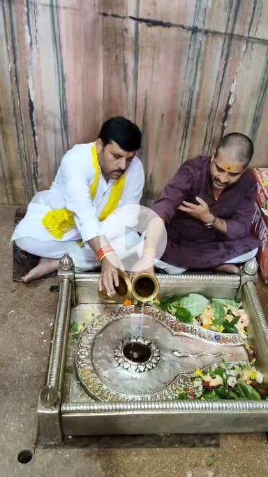 🙏  ऊँ ऐं ह्रीं क्लीं ऊँ🙏
नवरात्रि के पावन शुभ अवसर पर देवाधिदेव श्री सोमेश्वर नाथ महादेव भोलेनाथ का दर्शन पूजन करने का परम सौभाग्य प्राप्त हुआ,, महादेव हम सभी भक्तों का मंगल, कल्याण करें।।