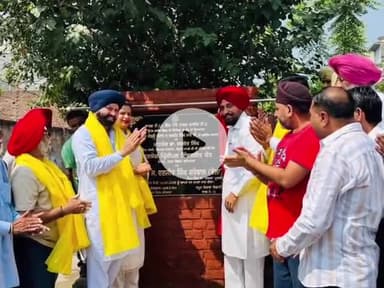 ਲੁਧਿਆਣਾ ਪੂਰਬੀ: ਸੁਭਾਸ਼ ਨਗਰ ਵਿਧਾਇਕ ਗਰੇਵਾਲ ਅਤੇ ਮੇਅਰ ਵੱਲੋਂ ਵਾਰਡ ਨੰਬਰ 11 ਅਤੇ 12 ਦੇ ਪਾਰਕਾਂ ਦੇ ਸੁੰਦਰੀਕਰਨ ਕਾਰਜਾਂ ਦਾ ਗੇਤਾ ਉਦਘਾਟਨ