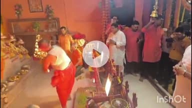 मुशहरी: सिकंदरपुर के नवागढ़ दुर्गा मंदिर में महाअष्टमी पर महा आरती देखने उमड़े हजारों श्रद्धालु