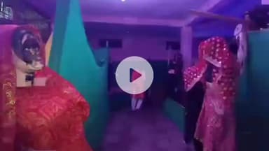 बीना: ग्राम गुलौआ स्थित मां पीतांबरा शक्ति पीठ में झांकी बनी आकर्षण का केंद्र, हज़ारों श्रद्धालु पहुंच रहे हैं