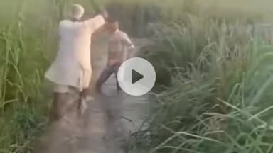 खड्डा: कुशीनगर सिवद्दत छपरा में मामूली कहासुनी के बाद वृद्ध को पानी दौड़ाकर गिराकर पिटाई का वीडियो वायरल, पुलिस कर रही जांच