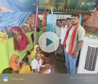 मनसाही :-  मनसाही में श्रद्धालु सीने पर कलश रखकर कर रहे हैं माता की आराधना।