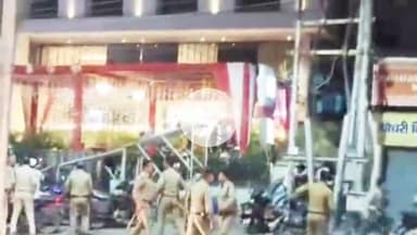 देहरादून: सोशल मीडिया पोस्ट पर विवादित कमेंट से बवाल, भीड़ ने किया हंगामा, पुलिस ने किया लाठीचार्ज