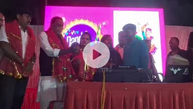 बगोदर: बगोदर में डांडिया नाइट का भव्य आयोजन, विधायक ने दीप प्रज्वलित कर किया शुभारंभ