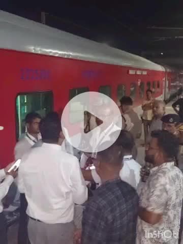 हाथरस: राजधानी एक्सप्रेस के कोच से निकला धुंआ, हाथरस जंक्शन पर ट्रेन को रोककर तकनीकी खामी ठीक की गई, 20 मिनट रुकी