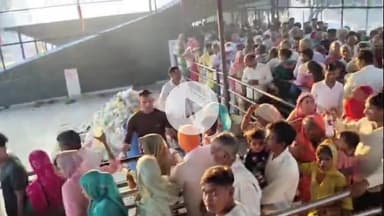 अमरोहा: अमरोहा जिले भर में धूमधाम से मनाया गया अष्टमी पर्व, कन्याओं को कराया गया भोजन और लिया आशीर्वाद, पुलिस रही अलर्ट